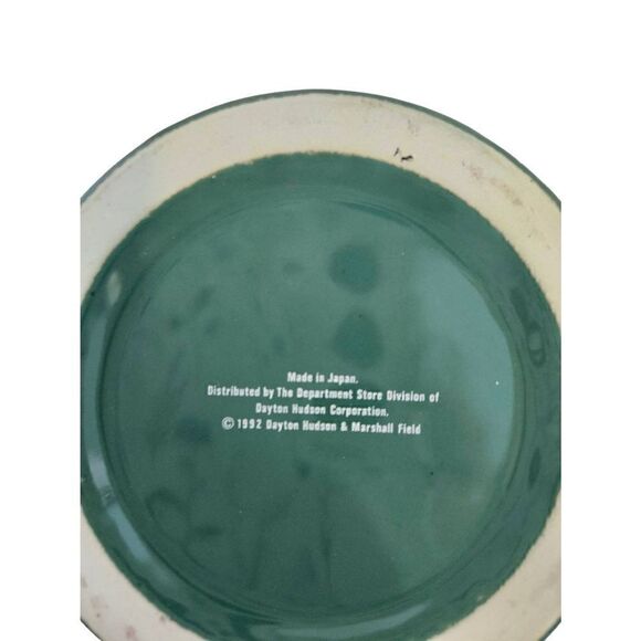 1992 Dayton Hudson Christmas coffee mug. - Picture 3 of 4